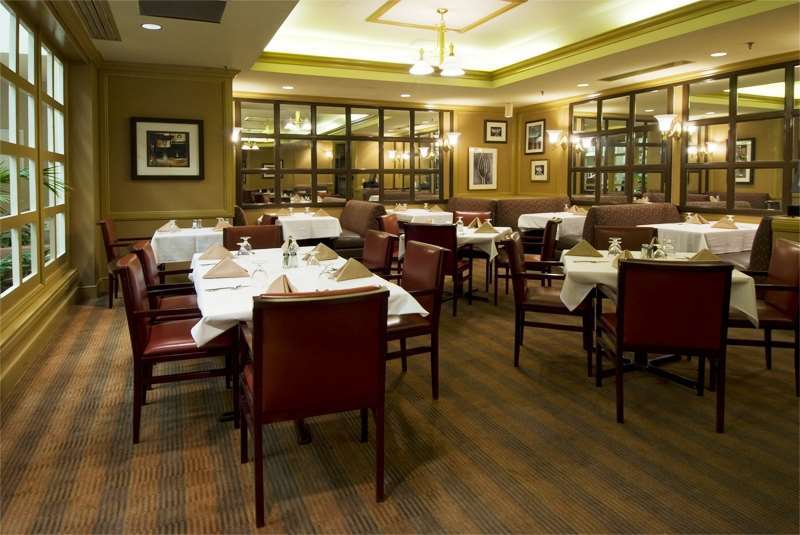 Embassy Suites By Hilton Atlanta Airport Restaurant photo